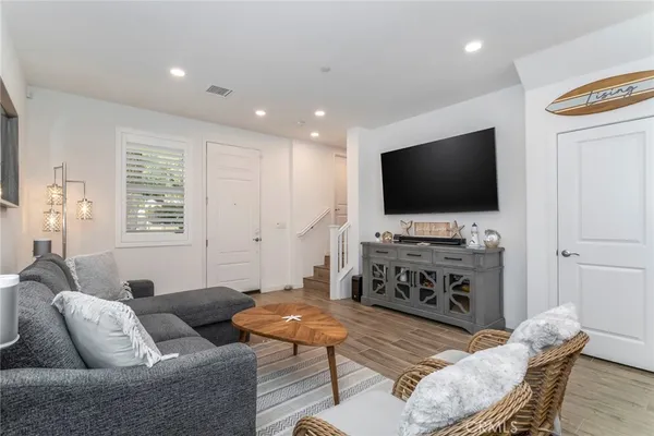 $799,000 | 1530 East Thompson Boulevard, Ventura, CA 93001