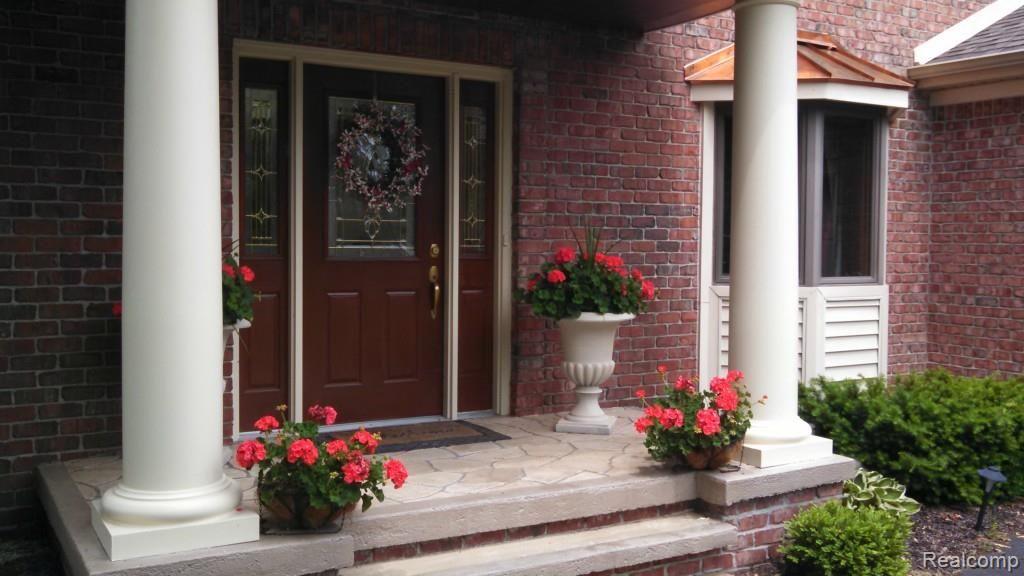 2544 Eaton Gate Road Lake Orion, MI 48360 - Photo 2 of 15 2.jpg