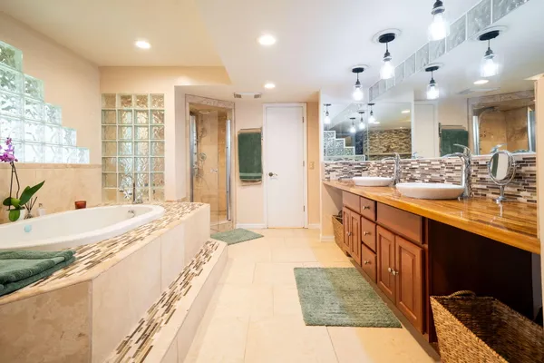 $784,900 | 2551 Riveredge Drive Southeast, Grand Rapids, MI 49546