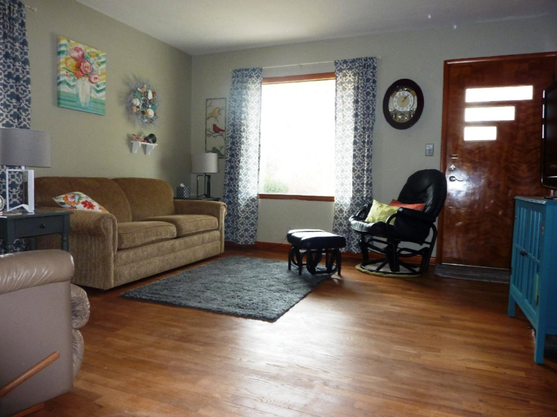 410 North 34th Street Springfield, MI 49037 - Photo 3 of 18 Living room