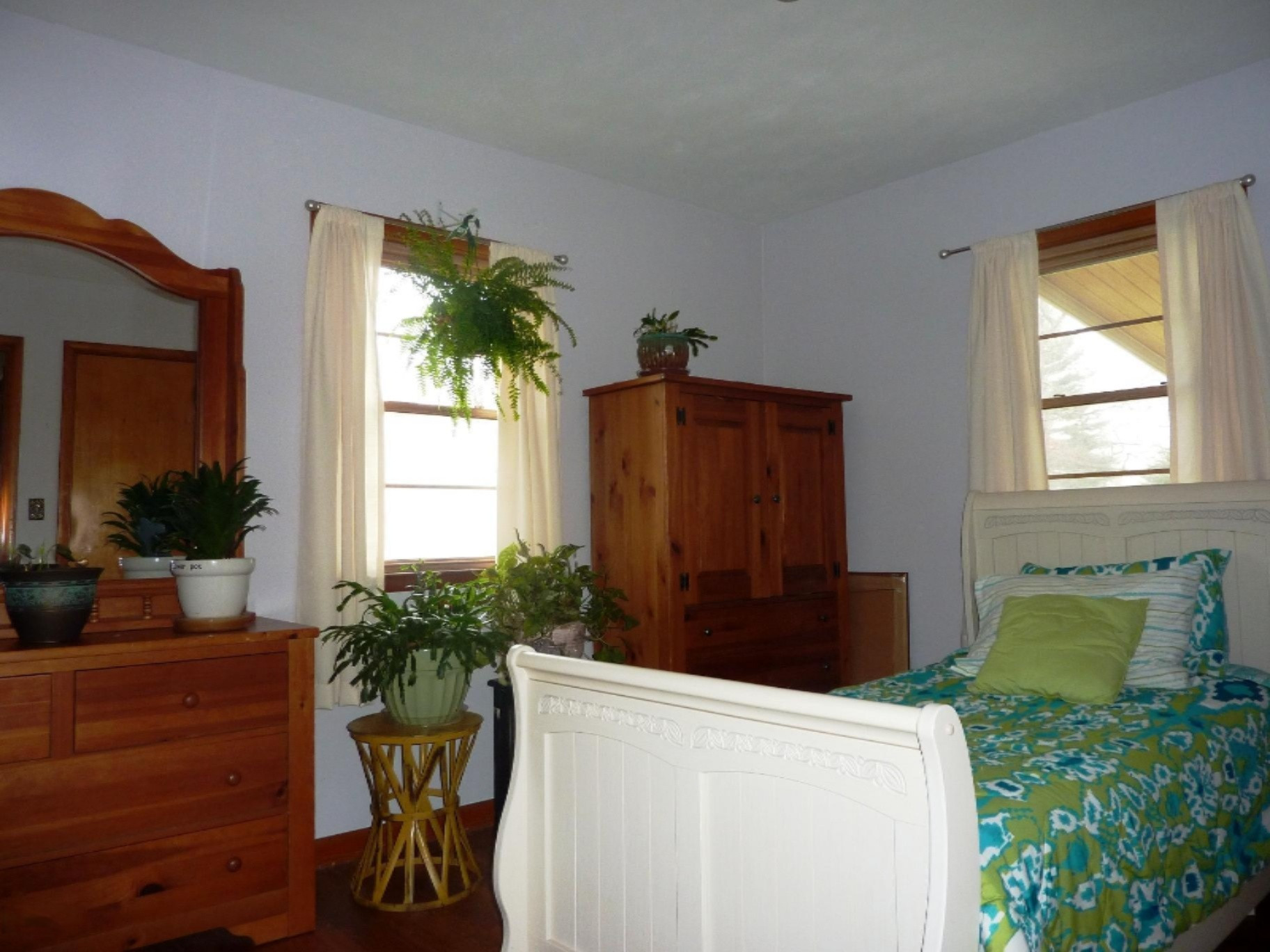 410 North 34th Street Springfield, MI 49037 - Photo 8 of 18 Bedroom 2