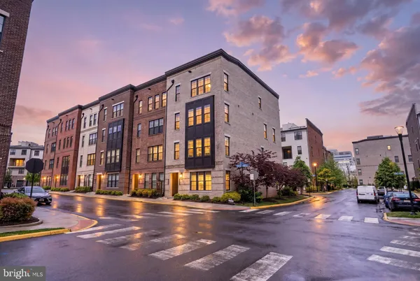 $1,224,888 | 7538 Sawyer Farm Way, Unit 1414, McLean, VA 22102