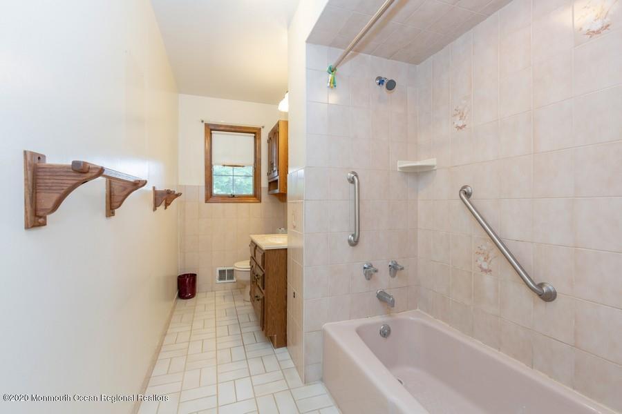 4 Fordham Road Parlin, NJ 08859 - Photo 11 of 19 4 Fordham 11