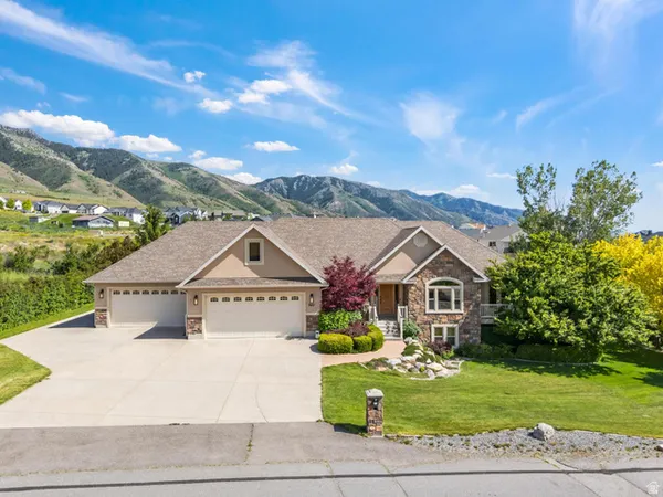 $1,100,000 | 940 Canyon Road, Hyde Park, UT 84318
