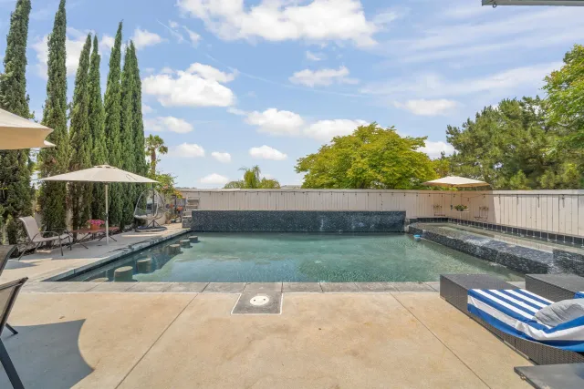 a view of a swimming pool with seating space