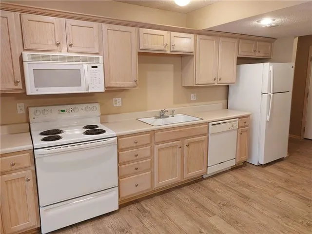 $189,900 | 8039 North Elmwood Avenue, Kansas City, MO 64119