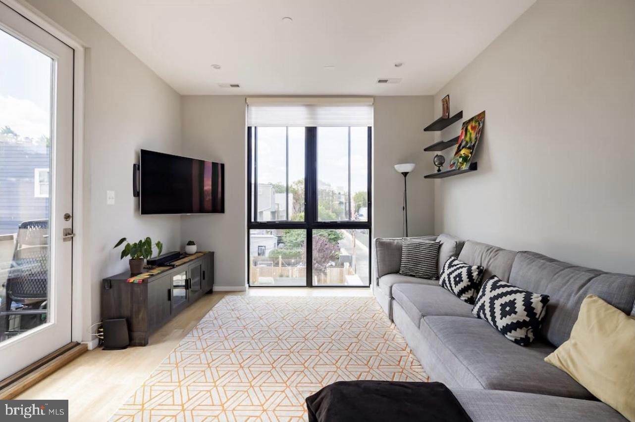 706 16th Street Northeast, Unit 2 Washington, DC 20002 - Photo 5 of 19