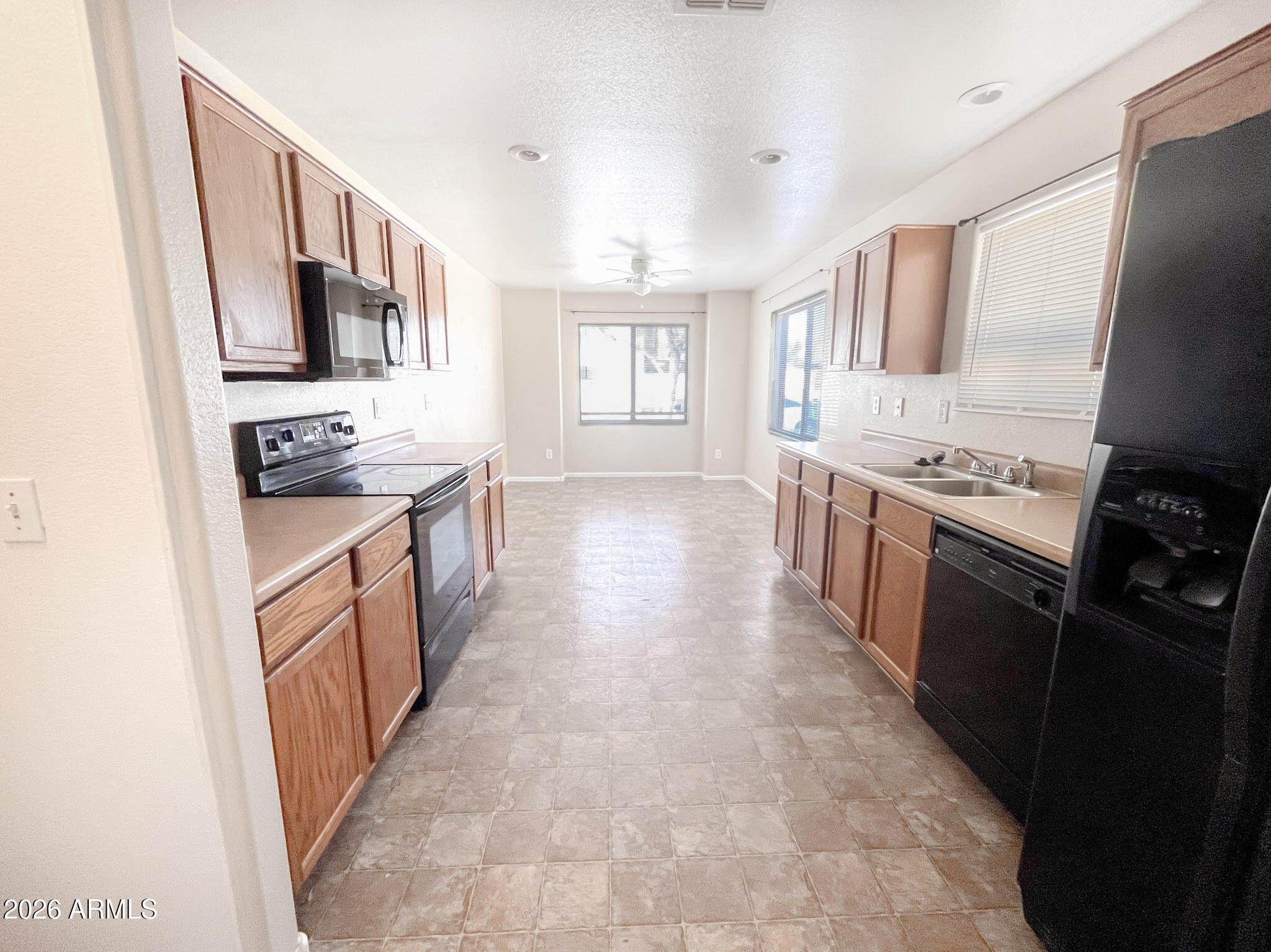 22693 North Davis Way Maricopa, AZ 85138 - Photo 9 of 33 8-22693(11)