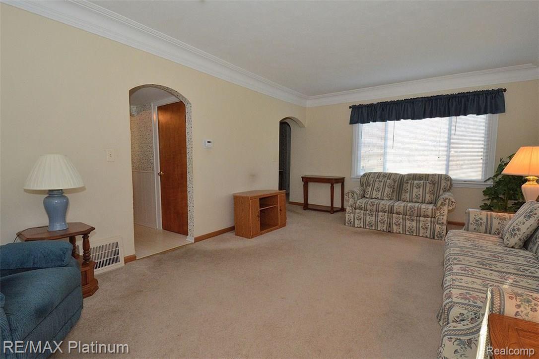 2825 Norton Road Howell, MI 48843 - Photo 6 of 16 DSC_3980.JPG