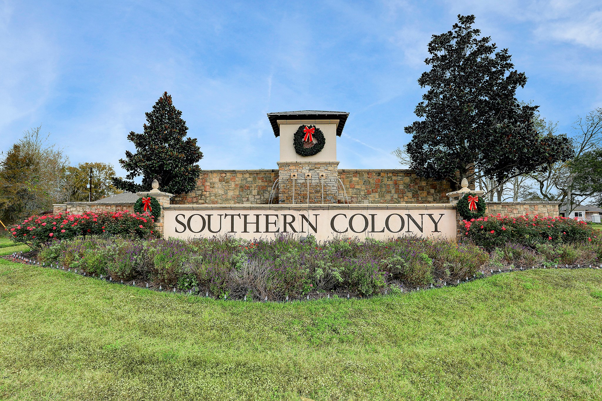 223 Sunset Colony Drive Rosharon, TX 77583 - Photo 34 of 45 Find a well maintained entrance to the neighborhood.