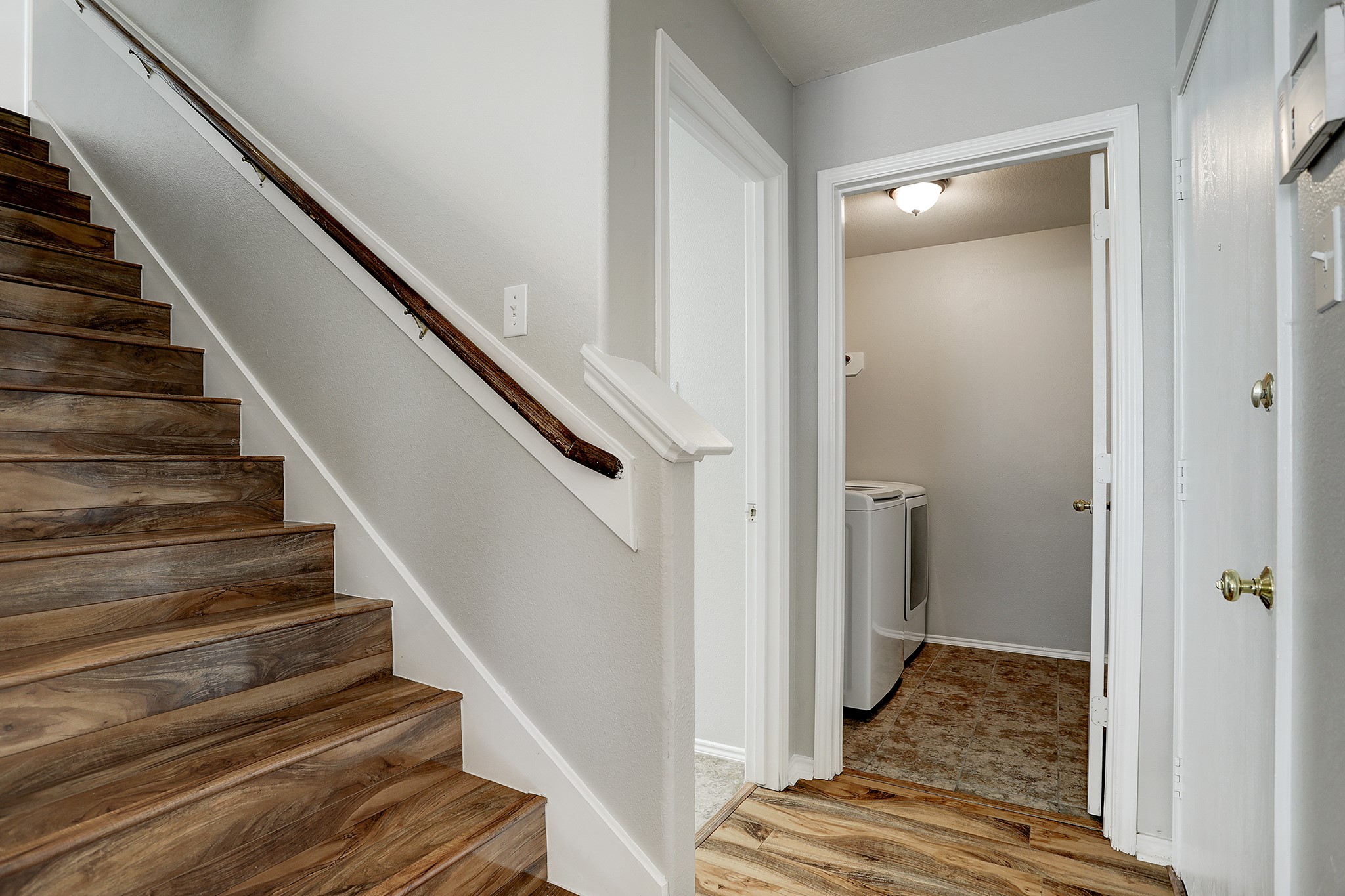 223 Sunset Colony Drive Rosharon, TX 77583 - Photo 8 of 45 Neutral paint continues throughout the main floor to upstairs.