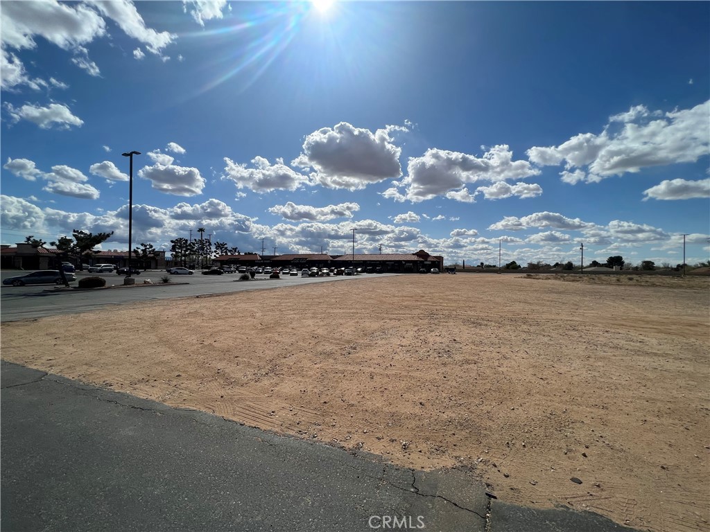 21650 Bear Valley Road Apple Valley, CA 92308 - Photo 6 of 19