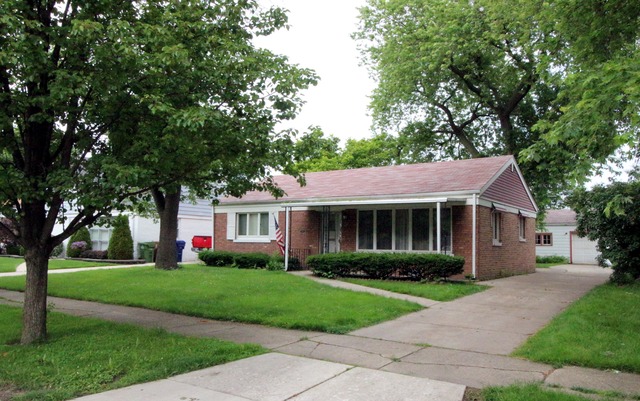 10917 South Komensky Avenue Oak Lawn, IL 60453 - Photo 1 of 22