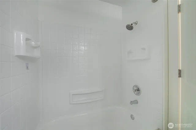 $2,250 | 12429 Northeast 130th Court, Unit G201, Kirkland, WA 98034