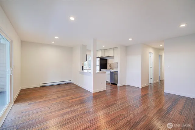 $2,250 | 12429 Northeast 130th Court, Unit G201, Kirkland, WA 98034