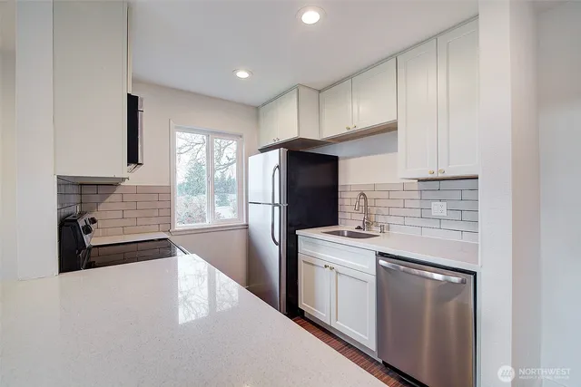 $2,250 | 12429 Northeast 130th Court, Unit G201, Kirkland, WA 98034