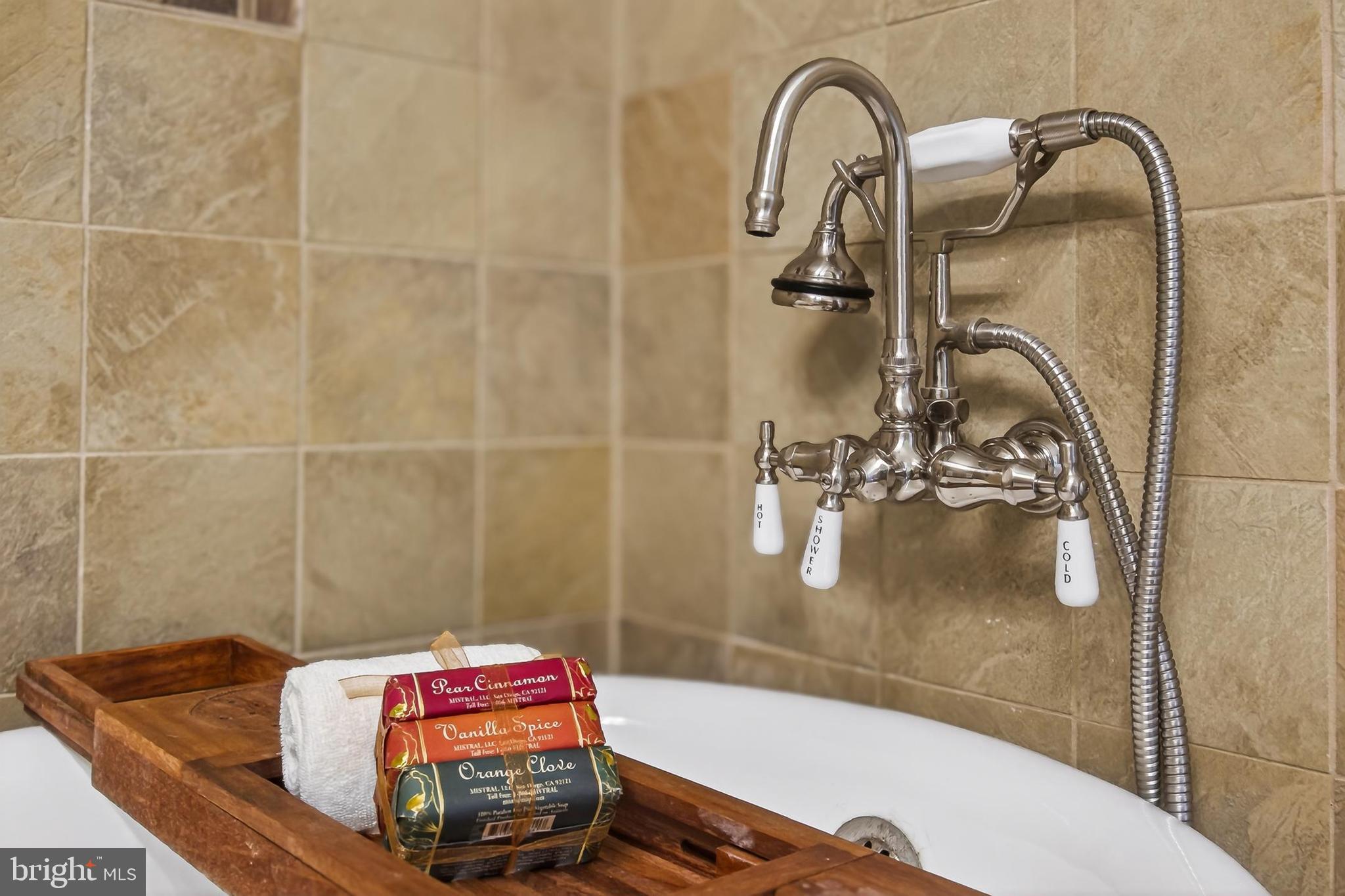 5502 Kempton Drive Springfield, VA 22151 - Photo 20 of 49 Relax in this great soaking tub!!