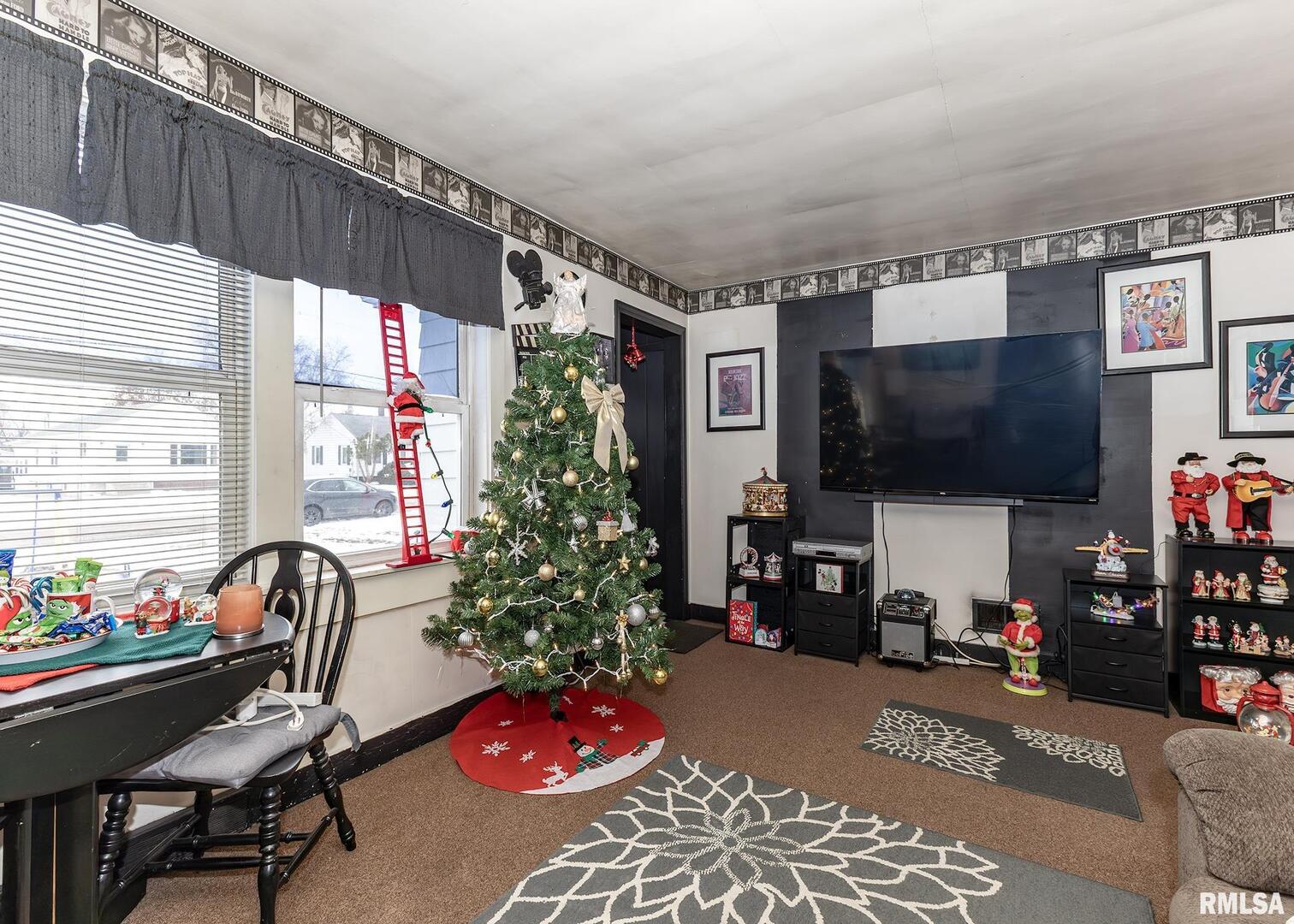 116 West Garfield Street Kewanee, IL 61443 - Photo 7 of 18 a living room with furniture and a flat screen tv
