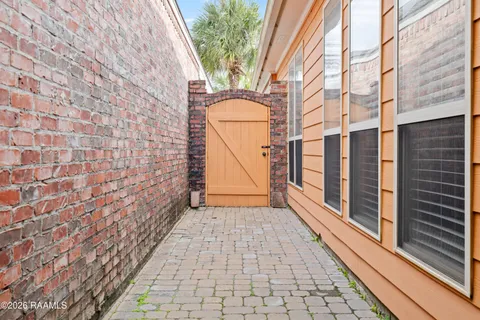 $232,000 | 122 Coconut Grove Circle, Lafayette, LA 70508