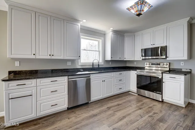 $329,000 | 264 County Highway, Gloversville, NY 12078