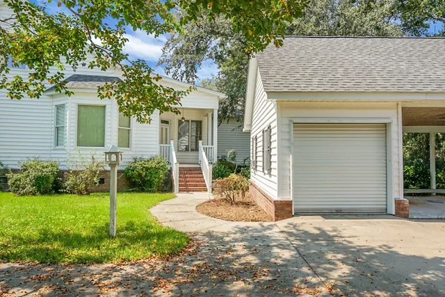 $500,000 | 130 Land O Pines Circle, Moncks Corner, SC 29461