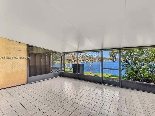 a view of entryway with a window