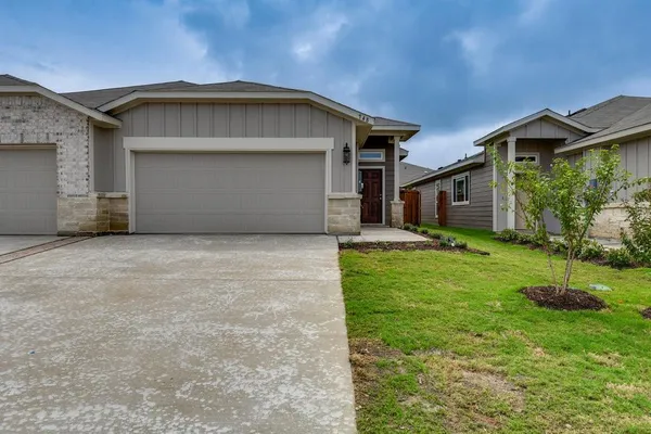 $1,950 | 748 Wheatfield Drive, Venus, TX 76084