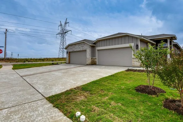 $1,950 | 748 Wheatfield Drive, Venus, TX 76084