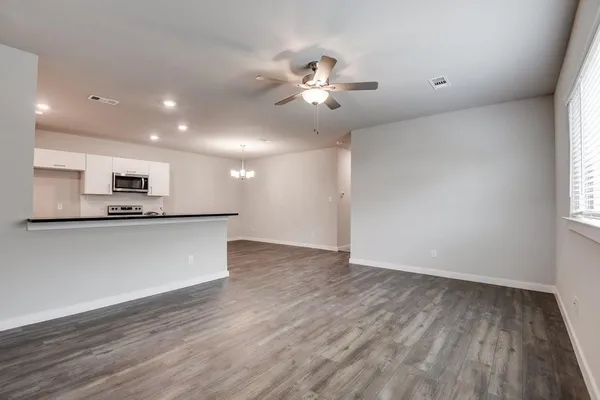 $1,950 | 748 Wheatfield Drive, Venus, TX 76084