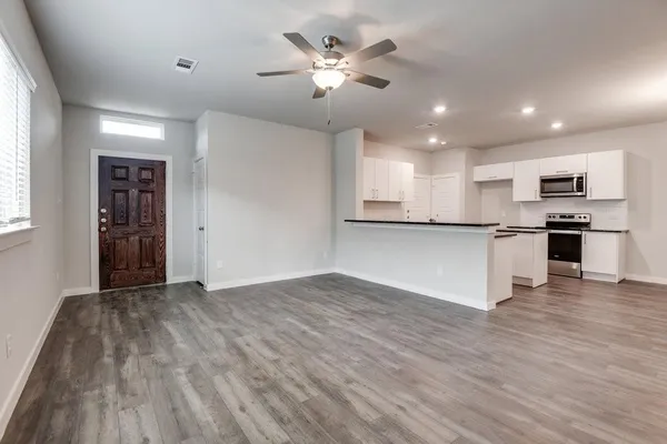 $1,950 | 748 Wheatfield Drive, Venus, TX 76084