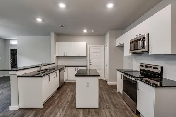 $1,950 | 748 Wheatfield Drive, Venus, TX 76084