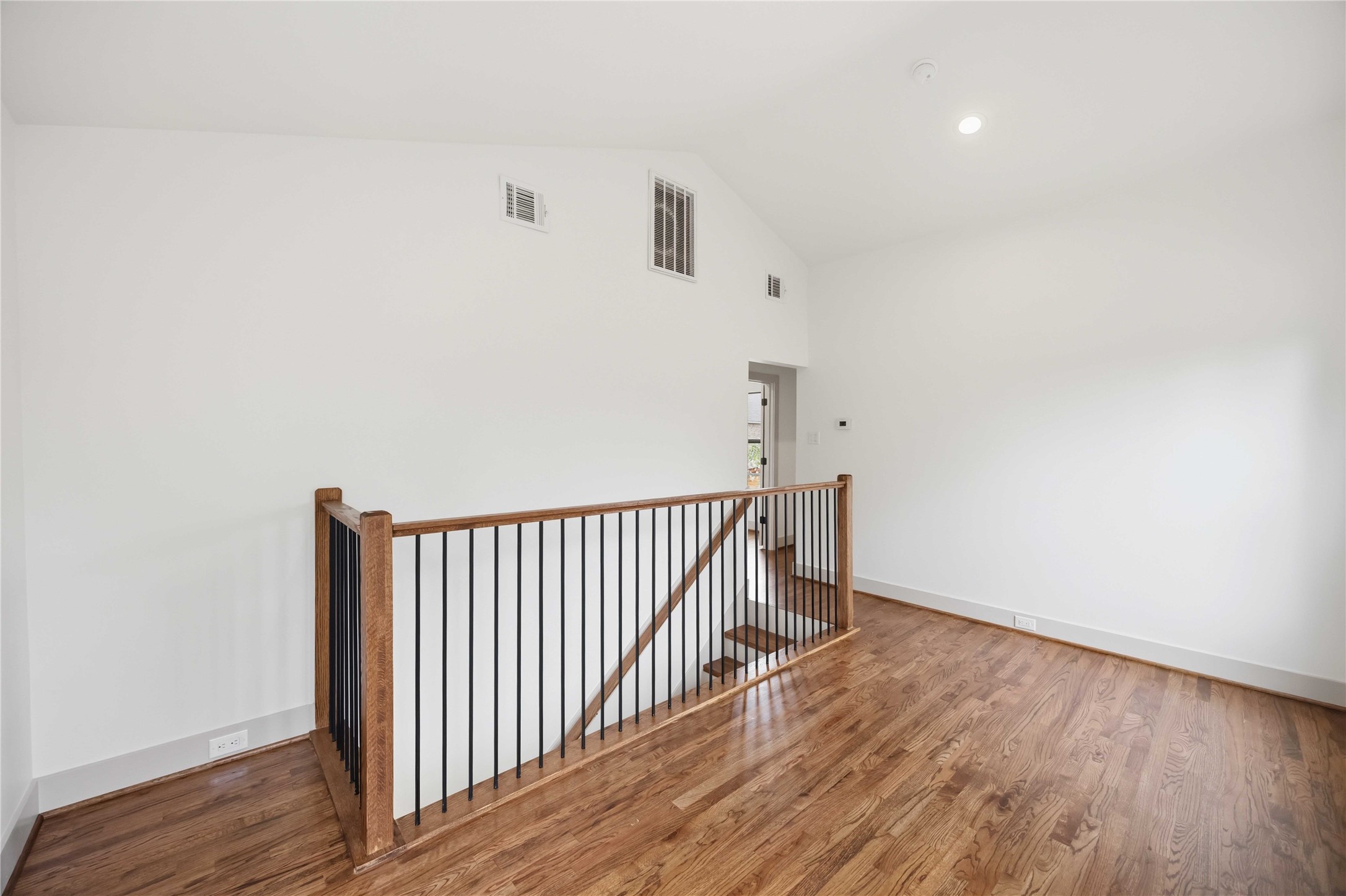 3214 Prospect Street Houston, TX 77004 - Photo 25 of 35 Garage Apartment - Upstairs Landing Area