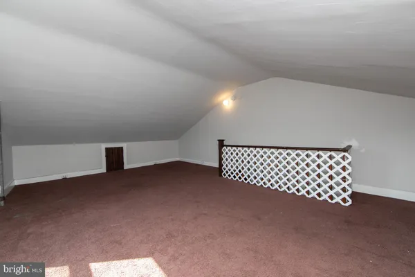 a view of empty room with window