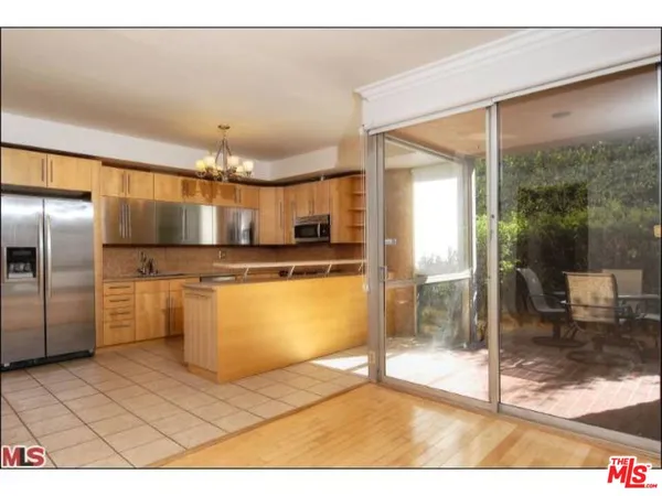 $6,600 | 318 North Maple Drive, Unit C106, Beverly Hills, CA 90210