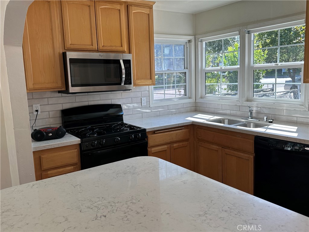 3432 Russell Street Riverside, CA 92501 - Photo 8 of 26 Kitchen
