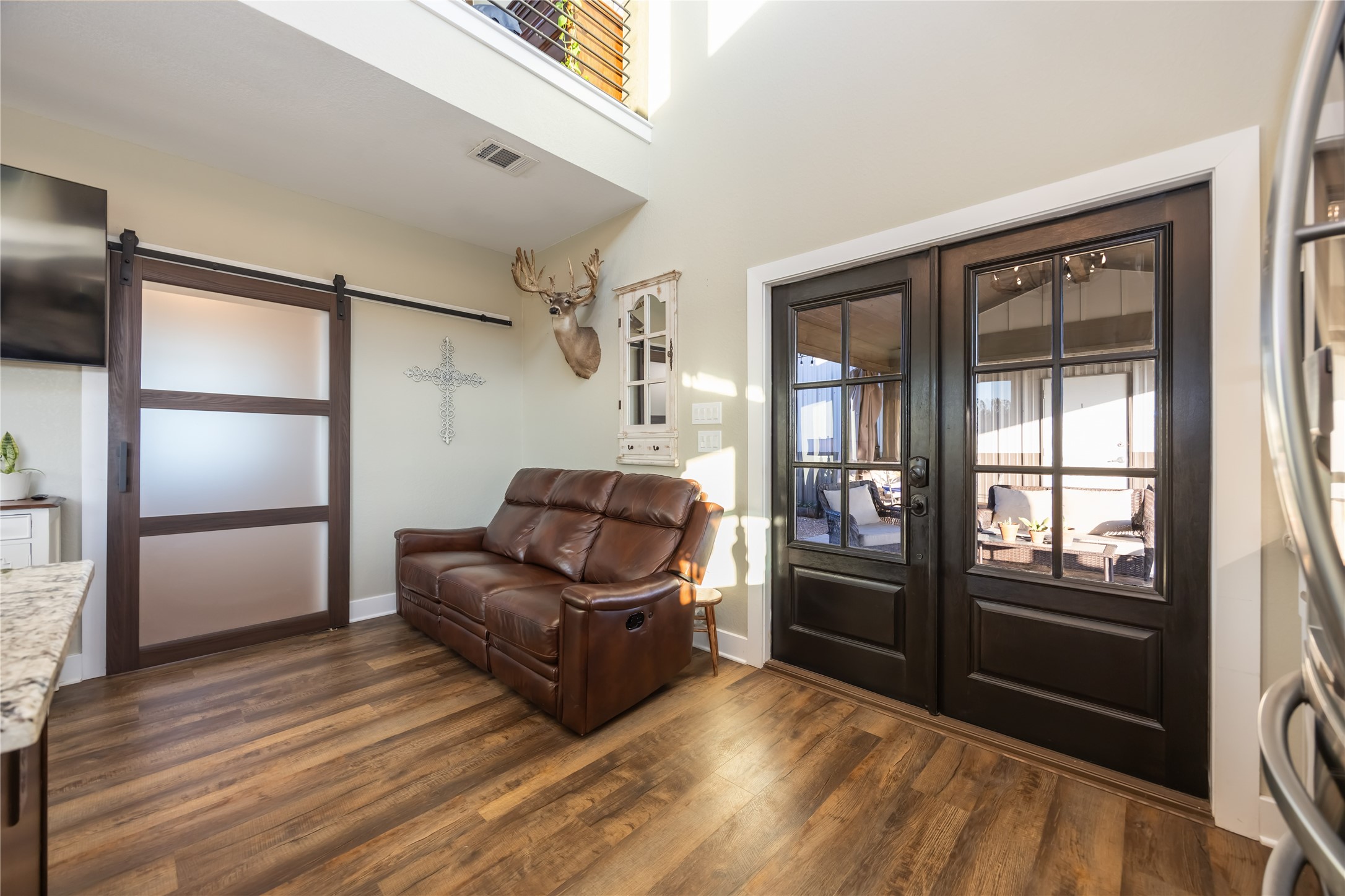 330 Ridge Road Manvel, TX 77578 - Photo 20 of 37 The living room.