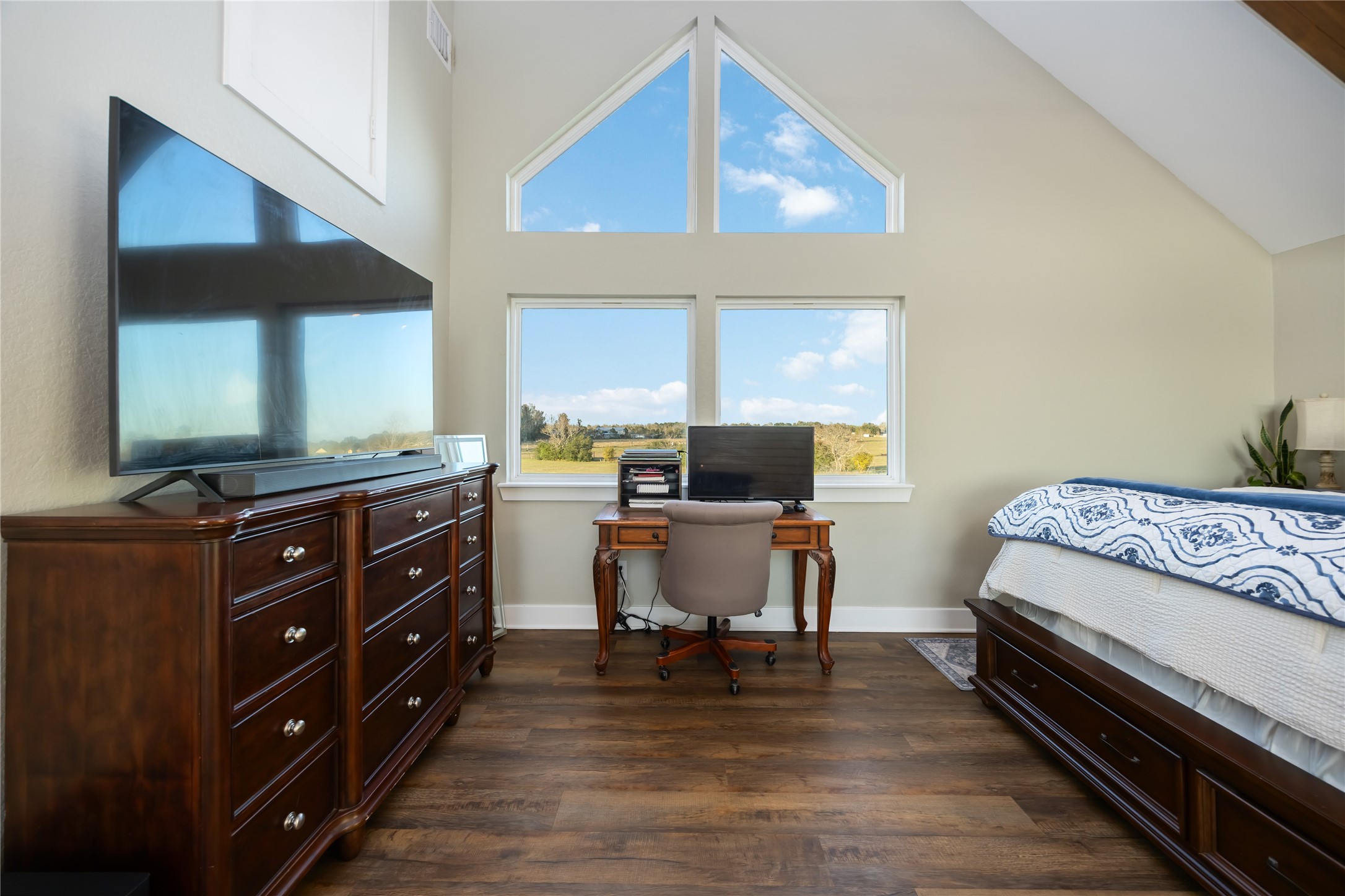 330 Ridge Road Manvel, TX 77578 - Photo 23 of 37 A view of the bedroom.