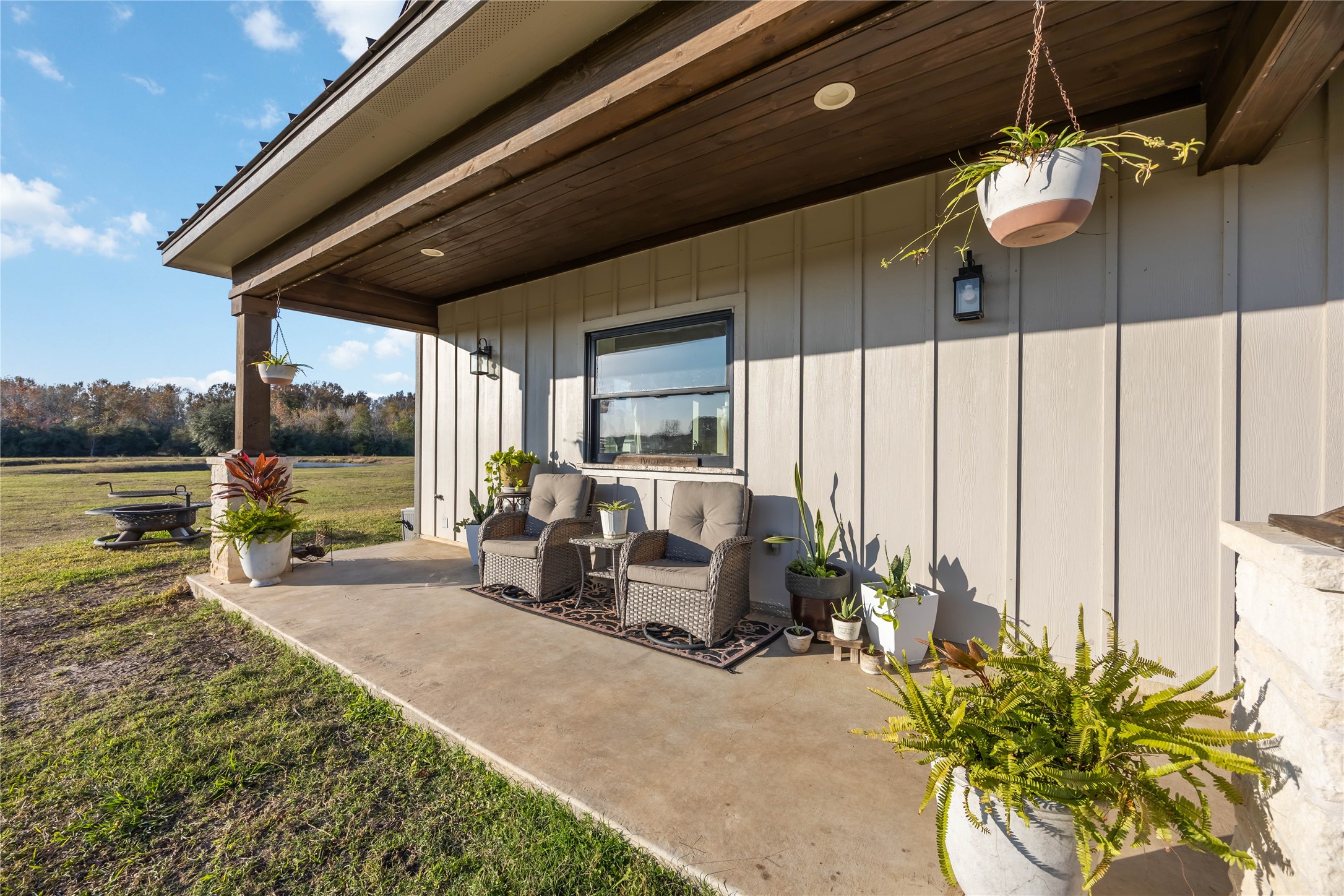 330 Ridge Road Manvel, TX 77578 - Photo 6 of 37 Front covered patio for your morning coffee.