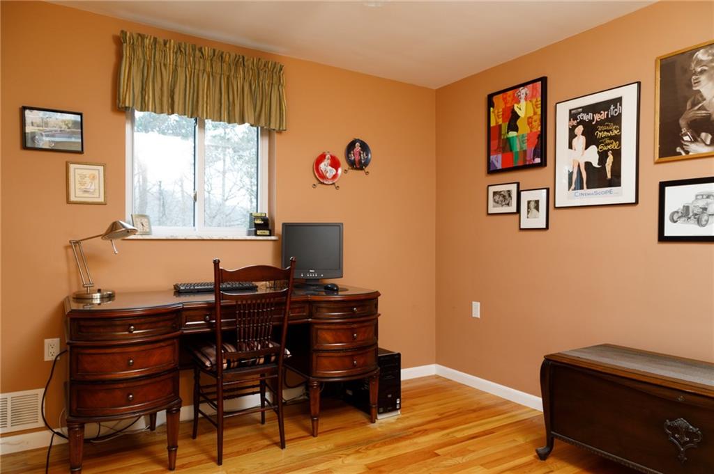 9415 Pannier Road Pittsburgh, PA 15237 - Photo 11 of 25 Third bedroom, currently used as a office
