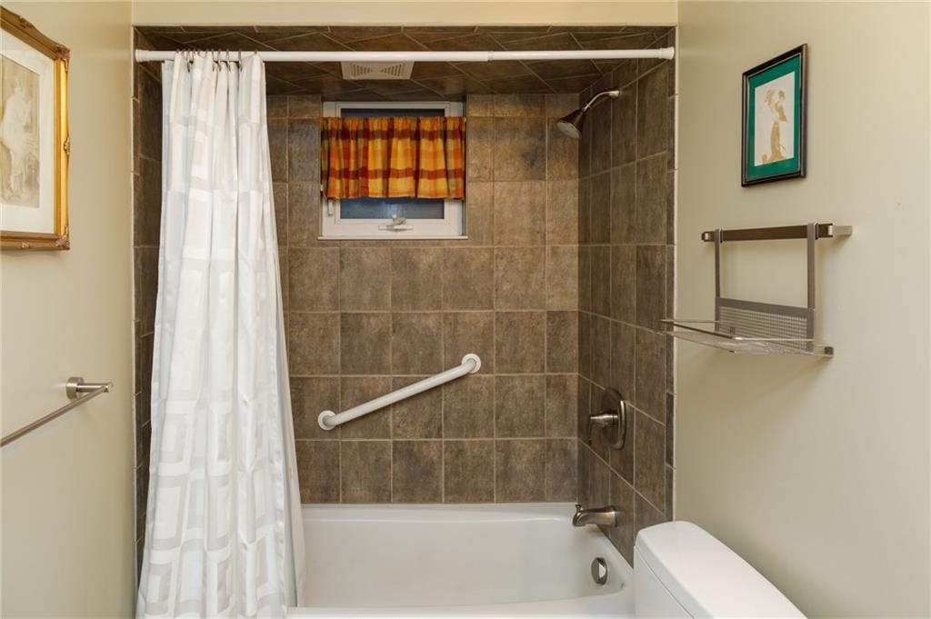 9415 Pannier Road Pittsburgh, PA 15237 - Photo 12 of 25 Full bathroom with tile shower/tub combo