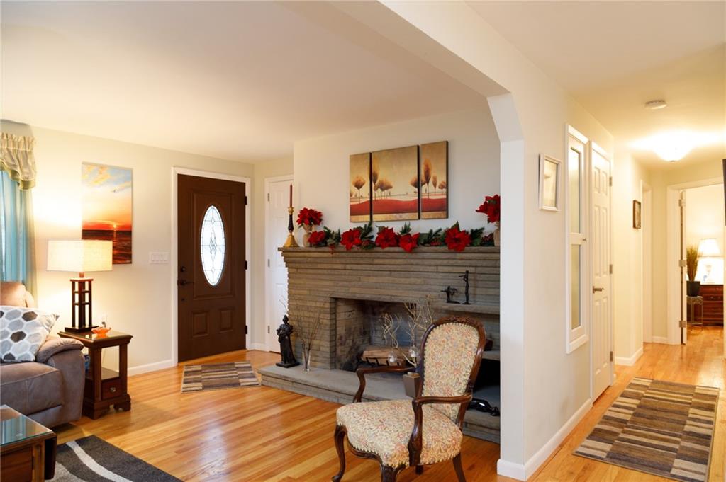 9415 Pannier Road Pittsburgh, PA 15237 - Photo 8 of 25 Entryway and hallway to bedrooms