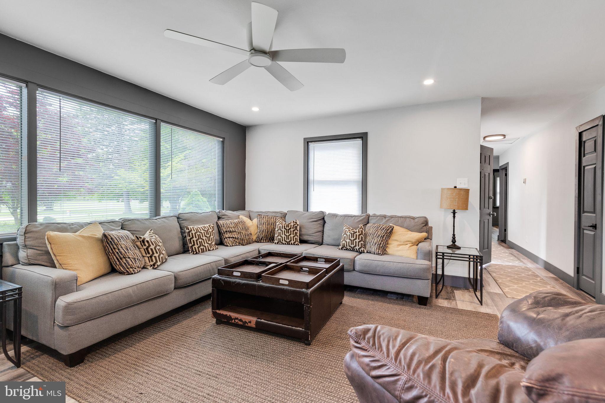 412 Meetinghouse Road Maple Glen, PA 19002 - Photo 3 of 22 Living Room