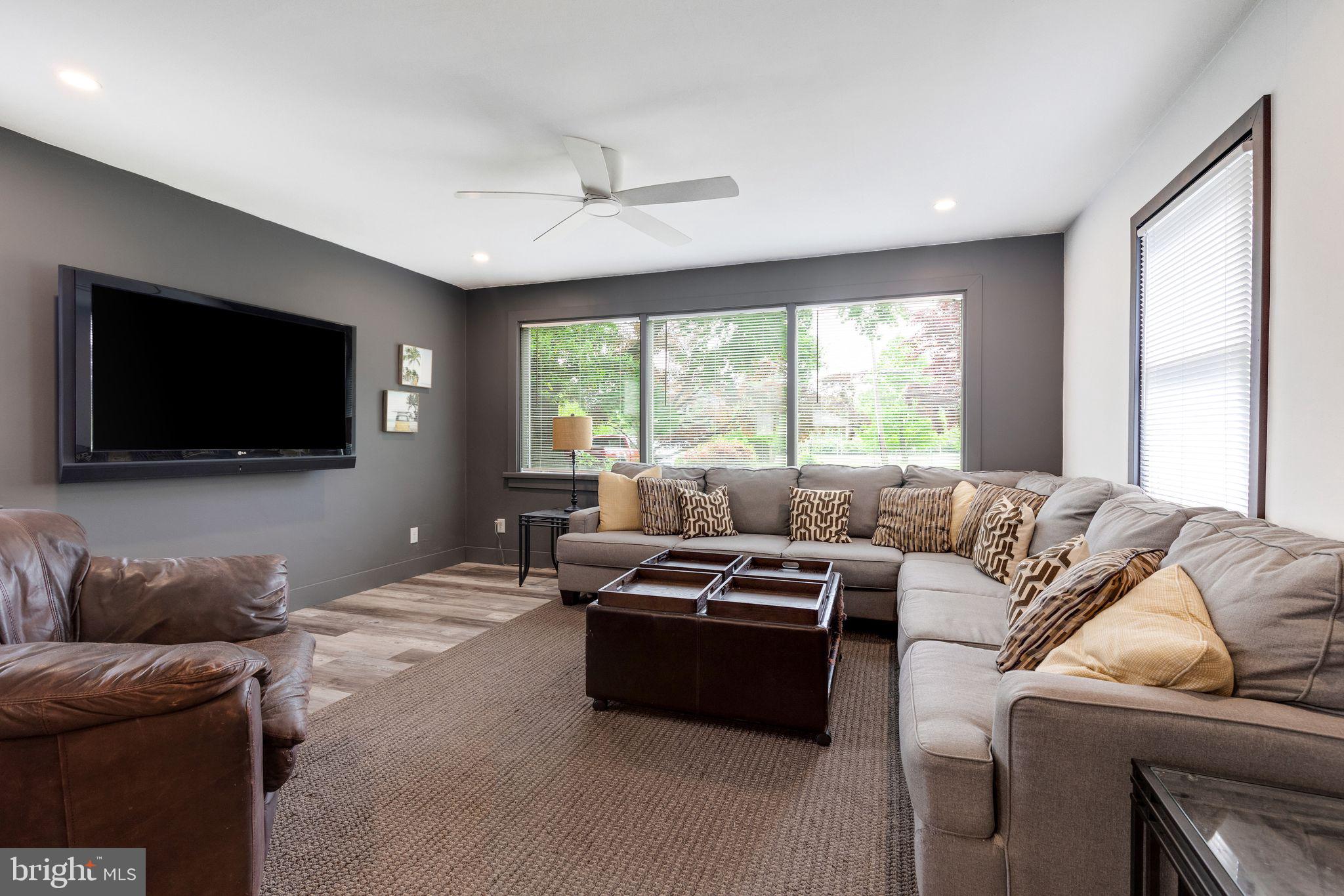 412 Meetinghouse Road Maple Glen, PA 19002 - Photo 4 of 22 Living Room