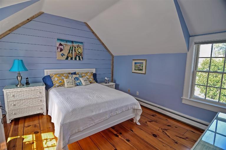 7 Hyannis Point Road, Unit 771HY Mashpee, MA 02649 - Photo 9 of 14 a bedroom with a bed and a window