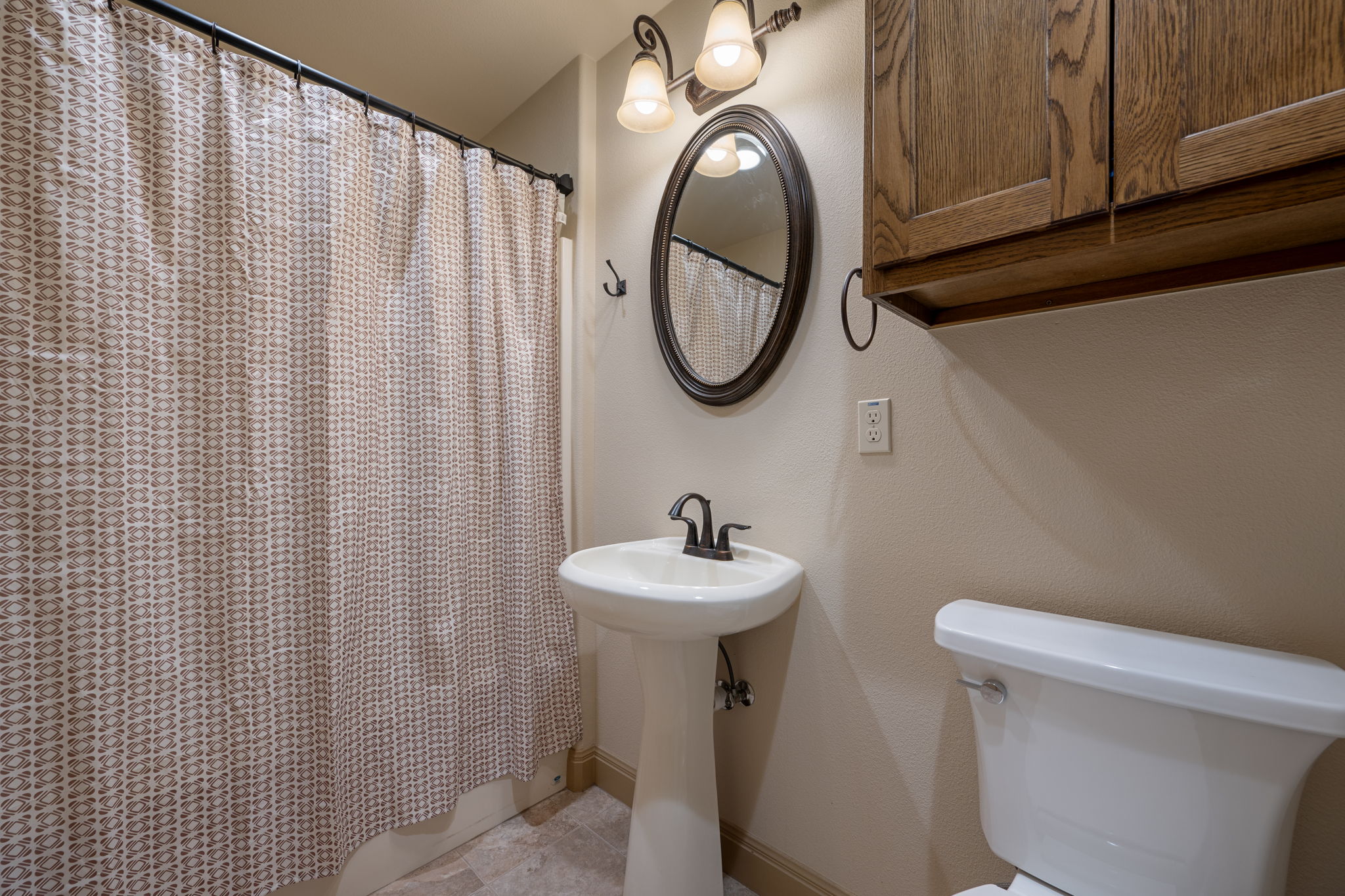 204 Overlook Court Georgetown, TX 78628 - Photo 22 of 33 Full bathroom upstairs
