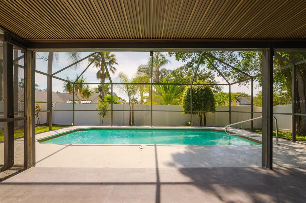 1043 Ridge View Lane Palm Harbor, FL 34683 - Photo 5 of 59 Gallery Image 5