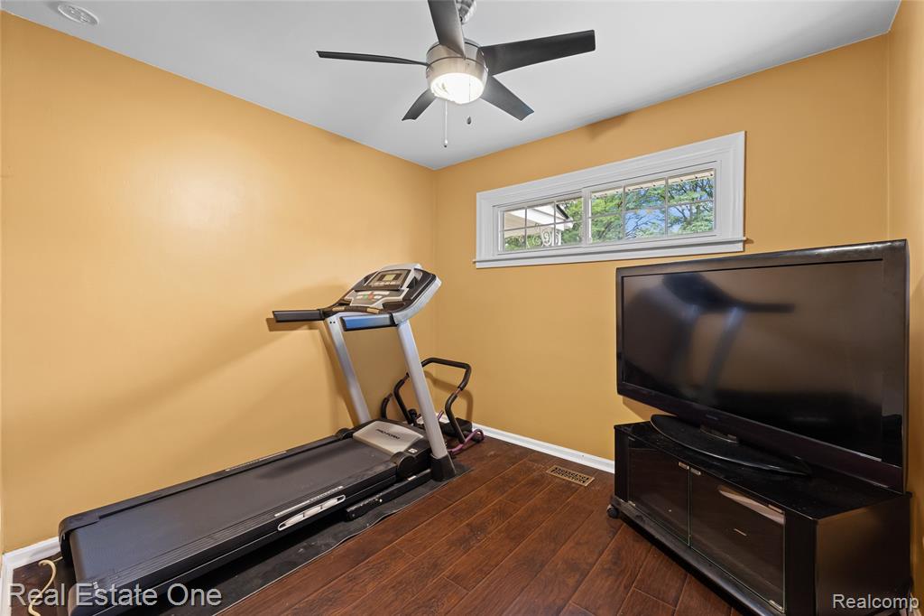 28257 New Castle Road Farmington Hills, MI 48331 - Photo 22 of 32