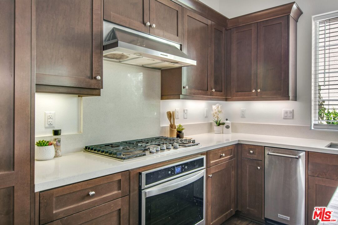 20659 Beech Circle Porter Ranch, CA 91326 - Photo 12 of 70