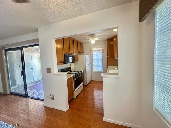 $1,295 | 4812 Nara Vista Way, Unit 204, Las Vegas, NV 89103