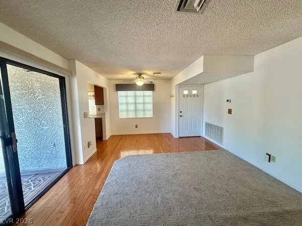 $1,295 | 4812 Nara Vista Way, Unit 204, Las Vegas, NV 89103